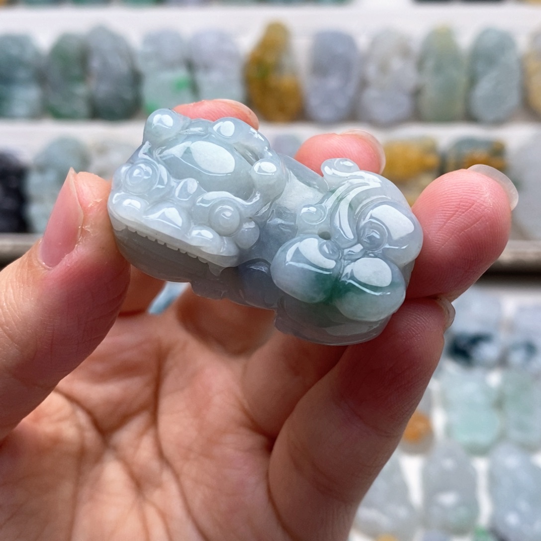 翡翠吊坠(赠链)未镶嵌