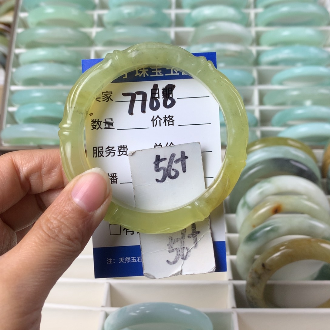 蛇纹石玉手镯未镶嵌7768