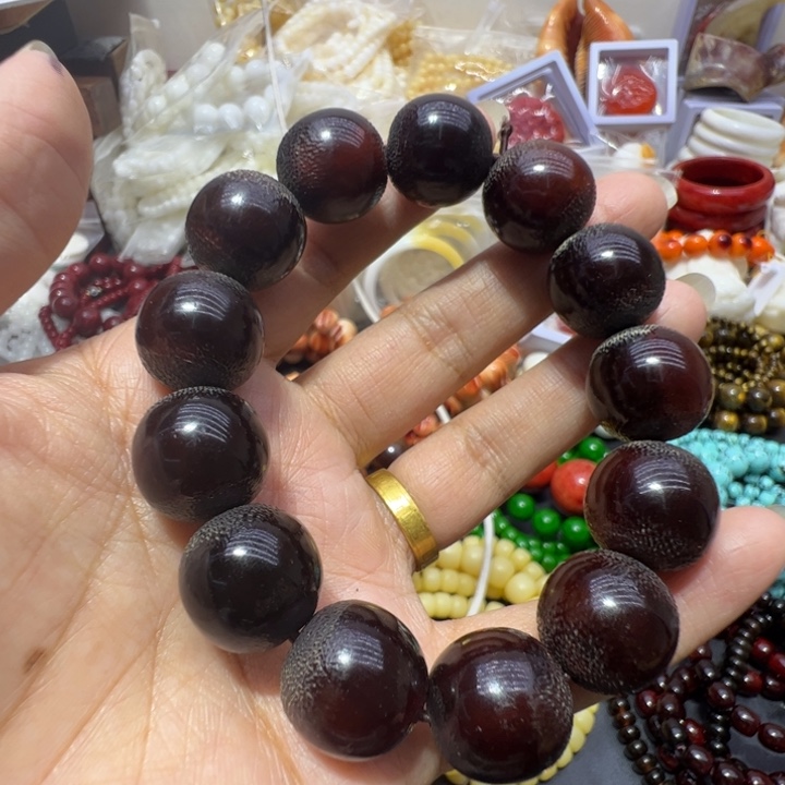 大果紫檀（缅甸花梨）1.8黑红西方圆手串