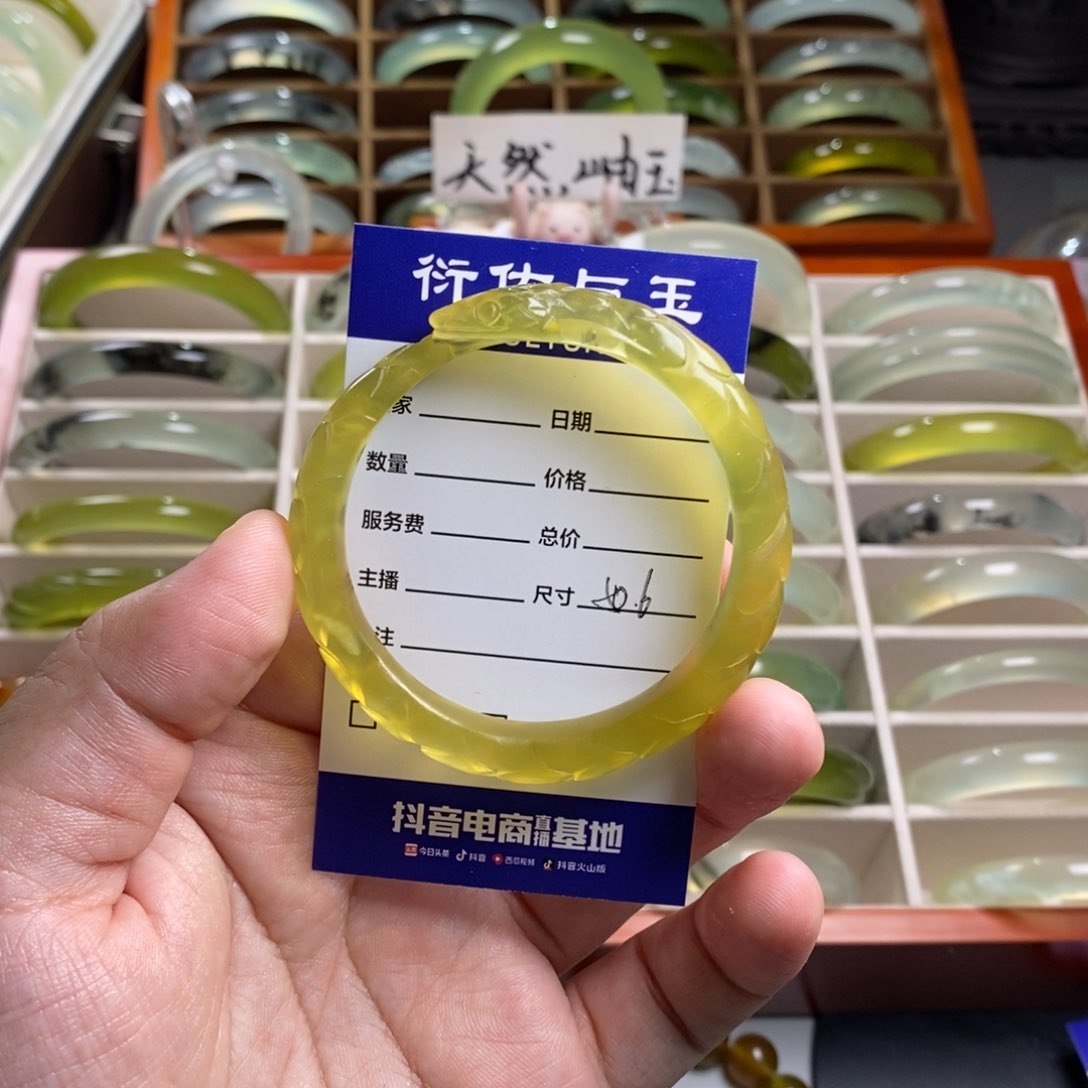 蛇纹石玉手镯未镶嵌月*?