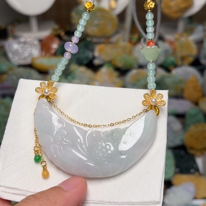 翡翠颈饰未镶嵌吊坠