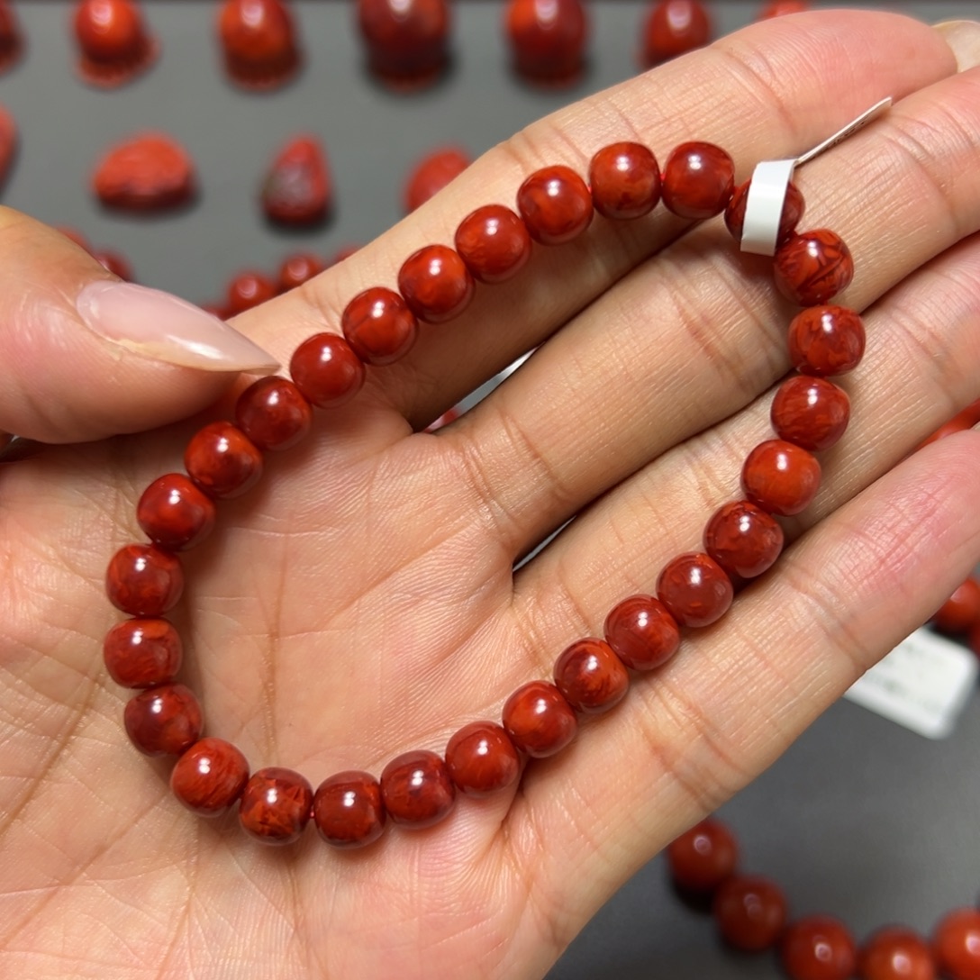 南红玛瑙未镶嵌手串 牛血红妖火焰 约7mm 满妖