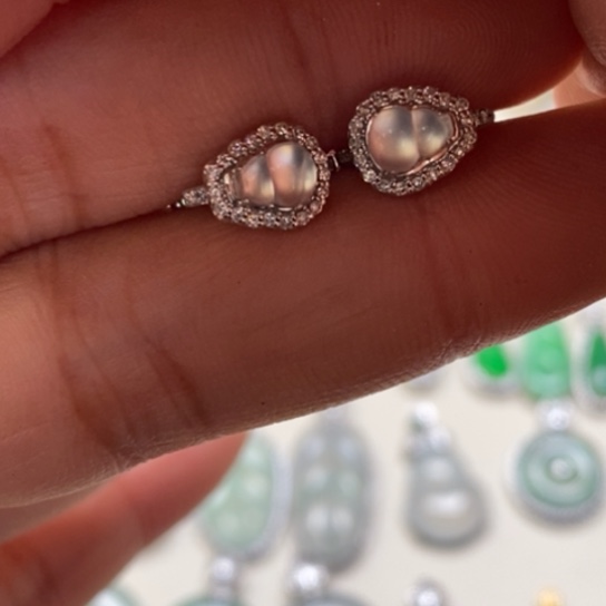 翡翠18K金镶嵌颈饰耳包