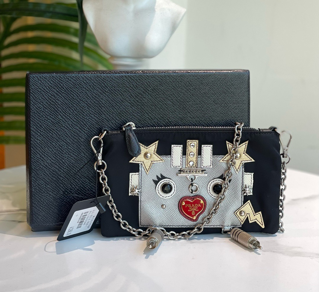 95新 Prada/普拉达 御古屋/63987/机器人链条包