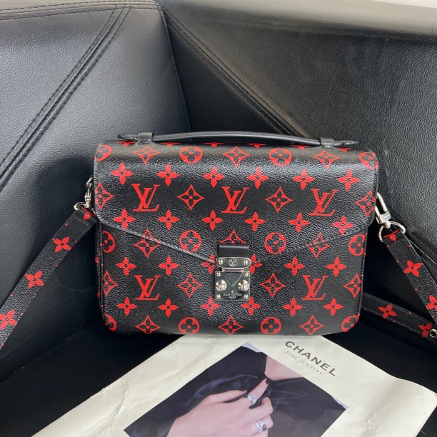 95新 LouisVuitton/路易威登 捐金沉珠/邮差包单肩