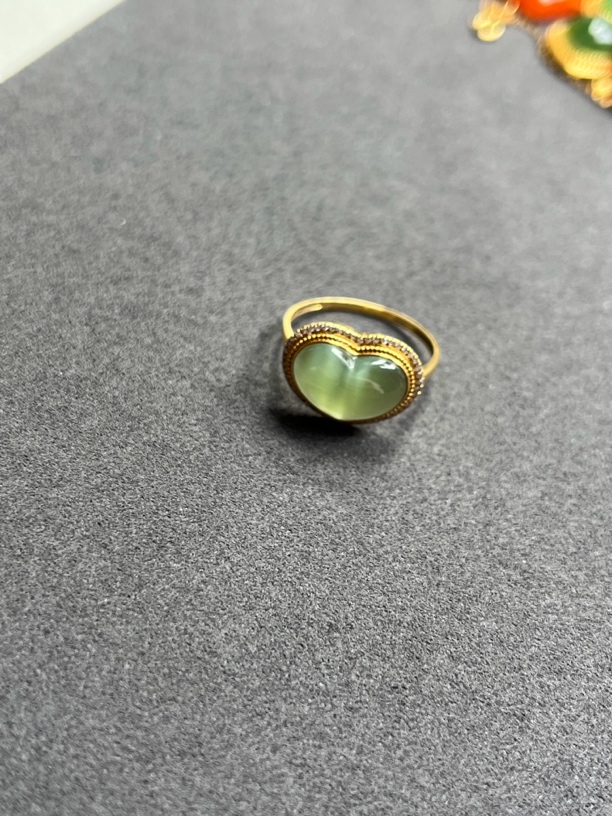18k厚金镶嵌爱心猫眼戒指气质轻奢