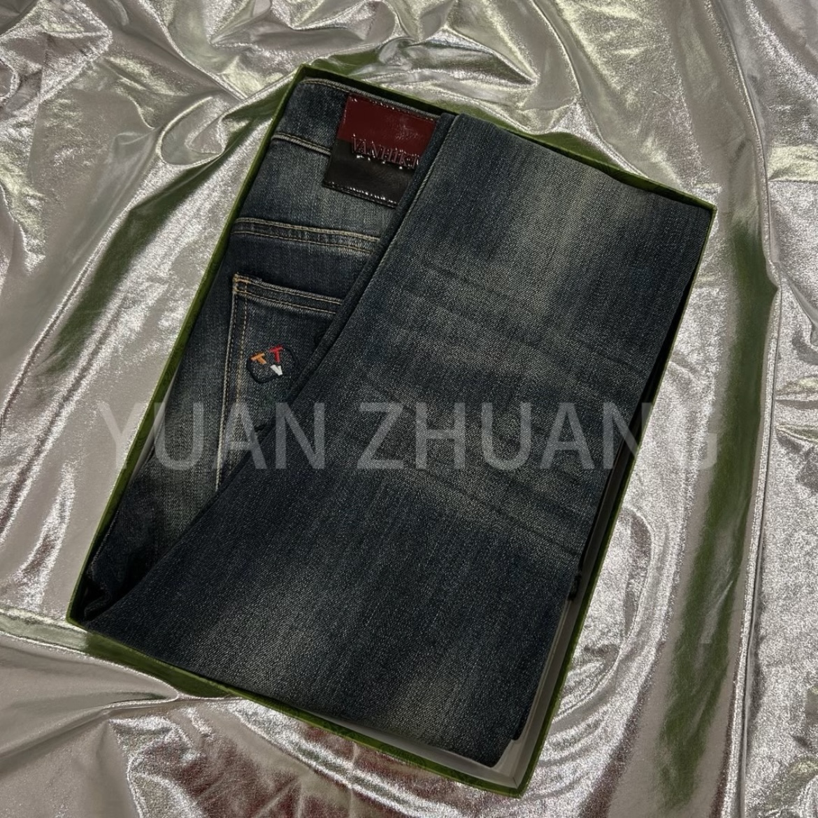 爆（小V9669）秋冬新款时尚百搭轻奢潮牌中腰小直筒洗水牛仔裤