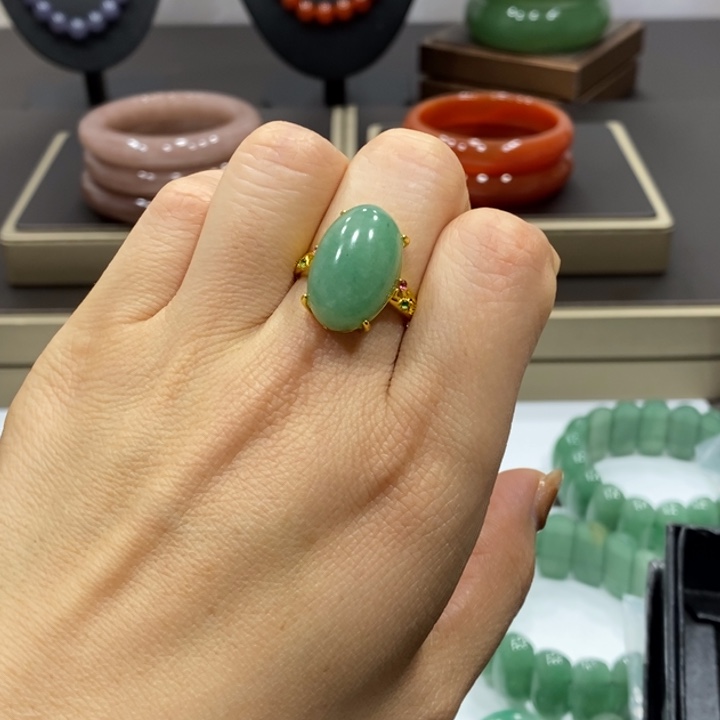 东陵石手镯未镶嵌