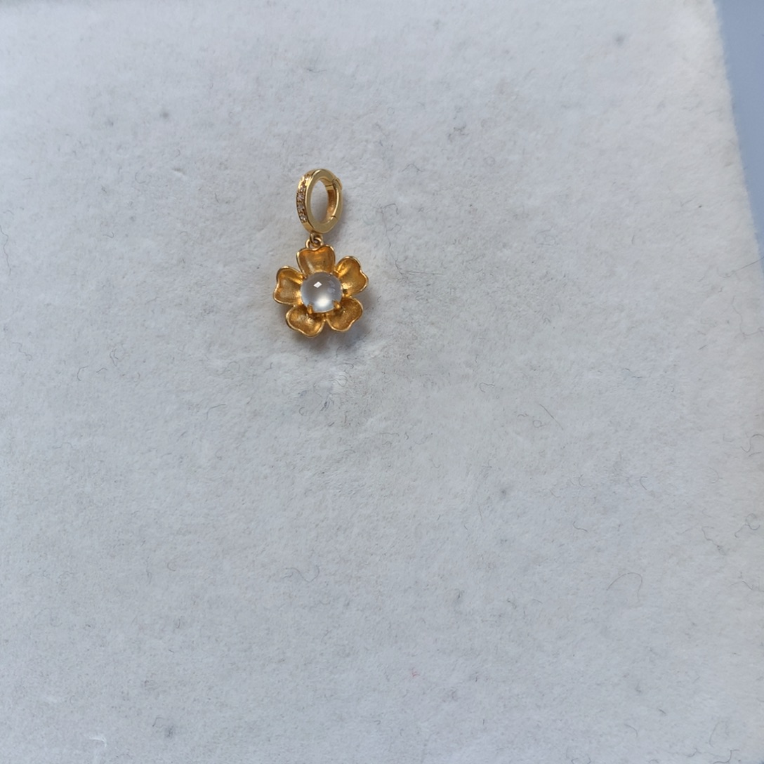 翡翠18K金镶嵌颈饰花