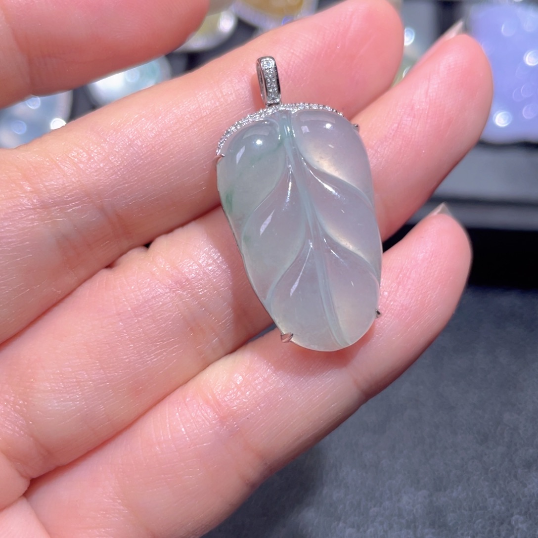 颈饰18K金镶嵌翡翠翡翠