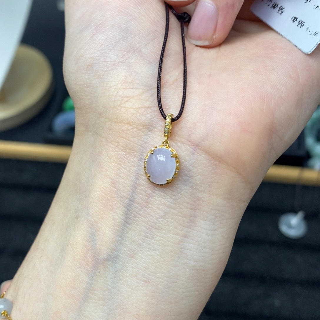 颈饰18K金镶嵌翡翠