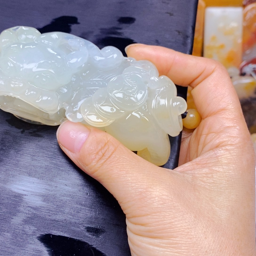 石英质玉（黄龙玉）颈饰未镶嵌