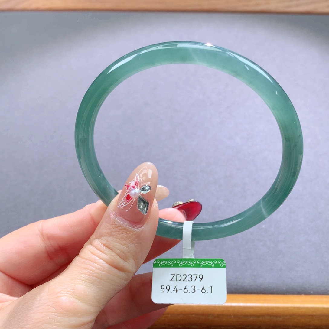 翡翠手镯未镶嵌天然翡翠手镯