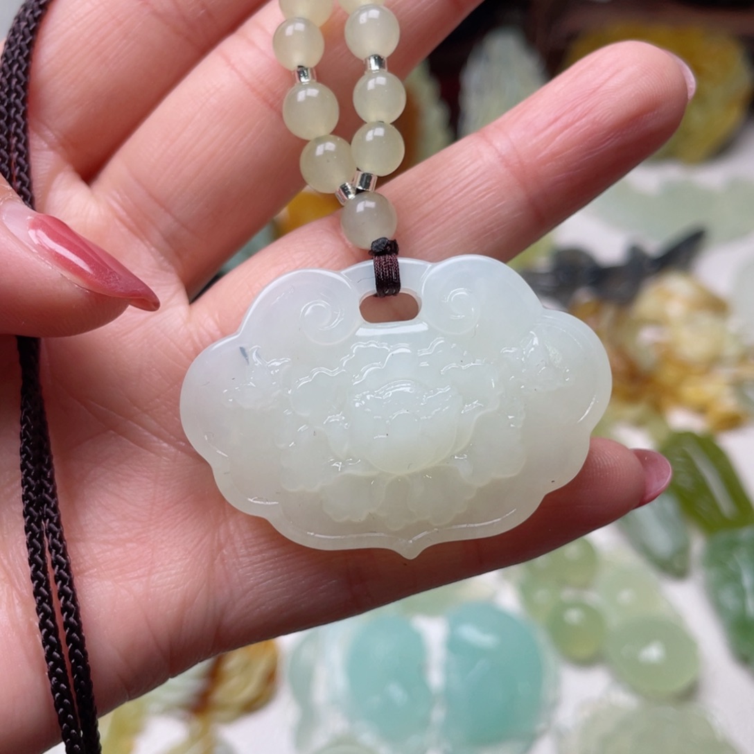 蛇纹石玉颈饰未镶嵌