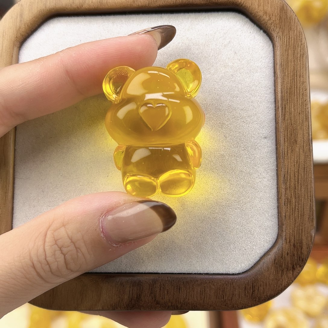 琥珀珠宝奇石未镶嵌净水熊12.3g