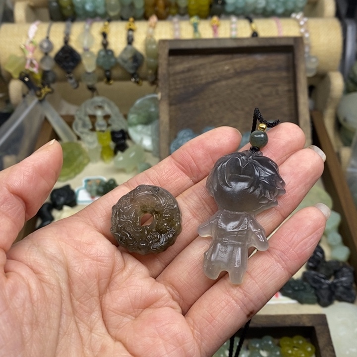 我***头蛇纹石玉未镶嵌颈饰