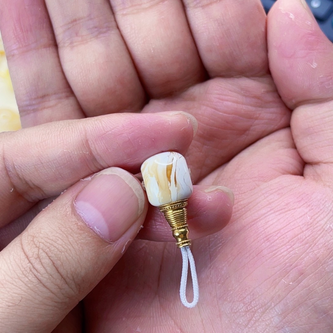 琥珀珠宝奇石未镶嵌雪**巅