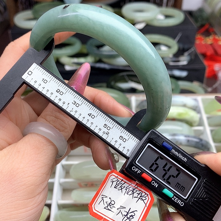 蛇纹石玉手镯未镶嵌497
