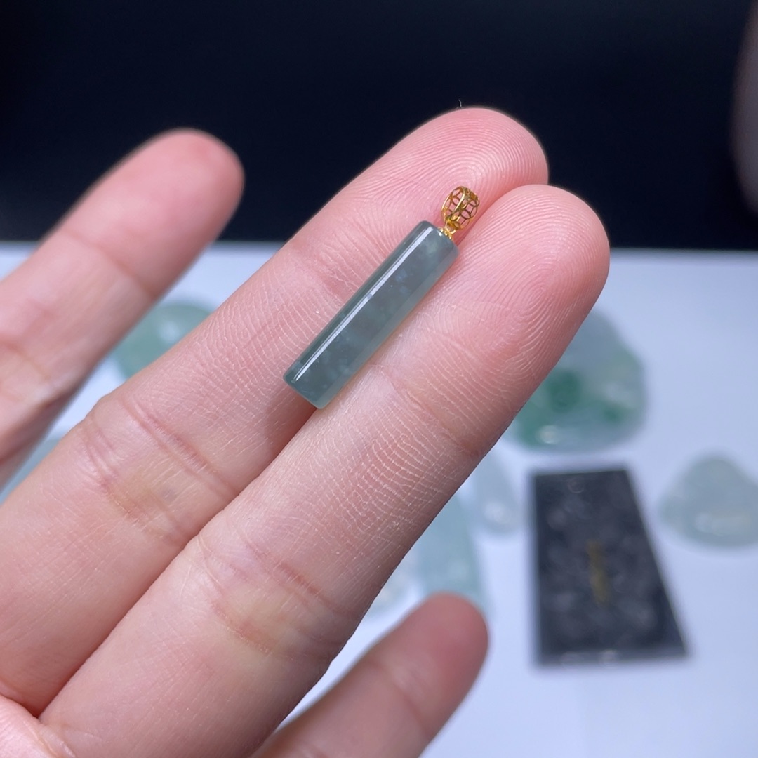 翡翠颈饰18K金镶嵌吊坠