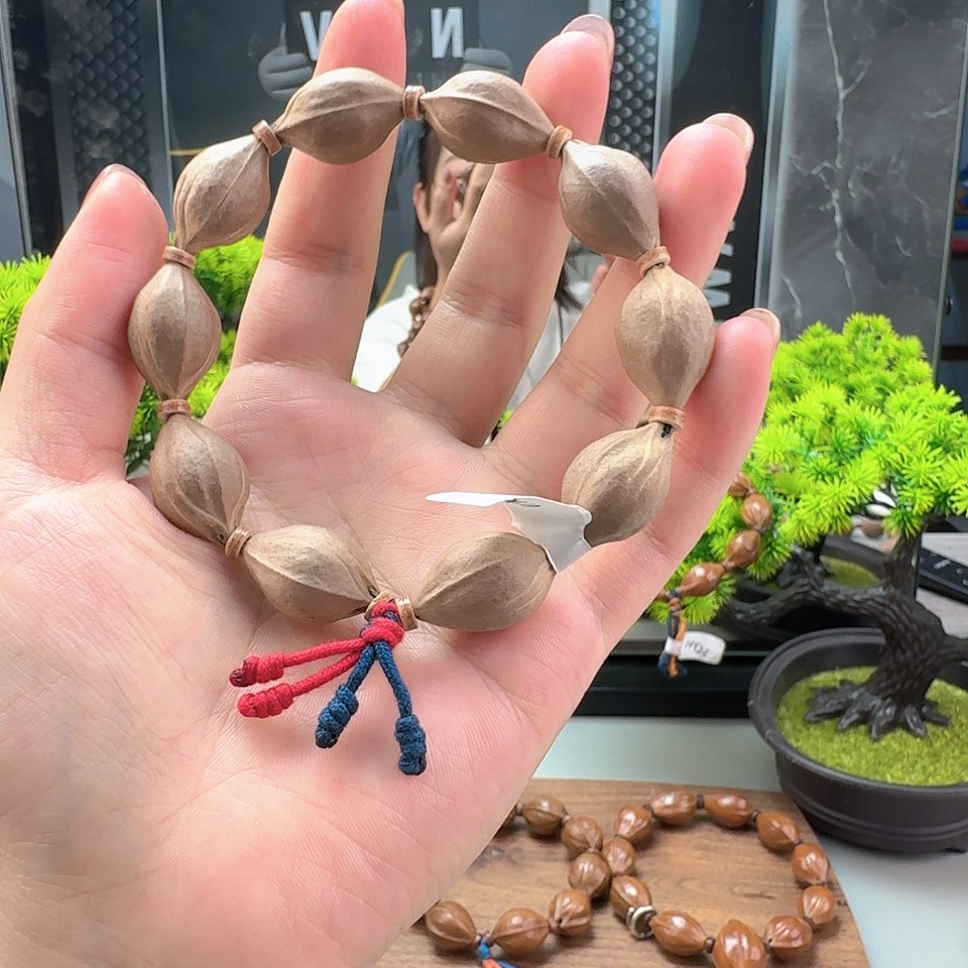 小***️吊坠橄榄核三面佛