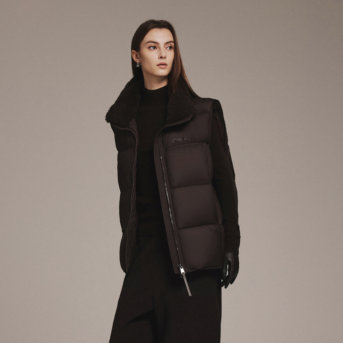 坦博尔女新款轻奢布朗尼休闲品质羽绒马甲TB5520150Z