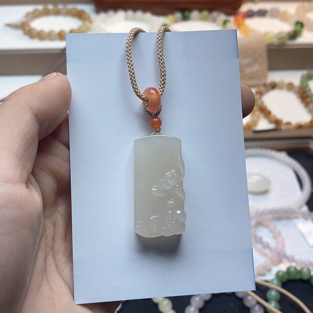 和田玉手串未镶嵌冰藕粉荷花牌