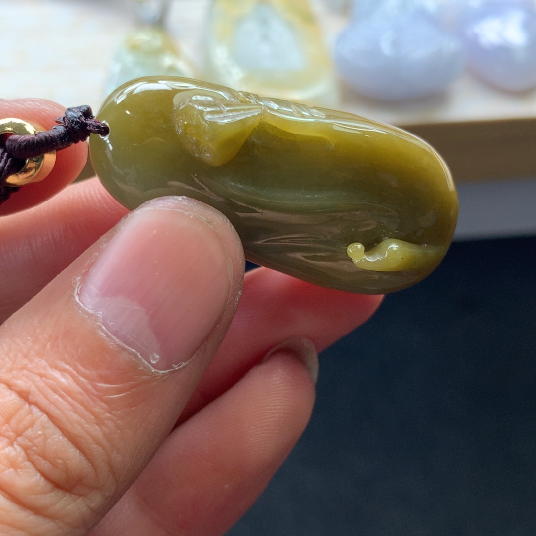 翡翠未镶嵌颈饰吊坠