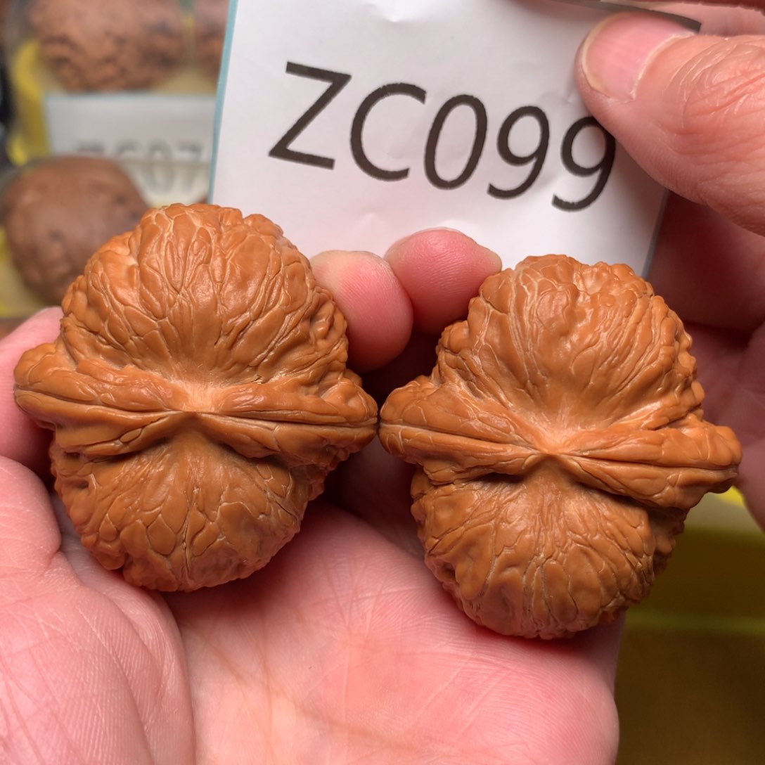 文玩核桃把件毕业肉球元宝44