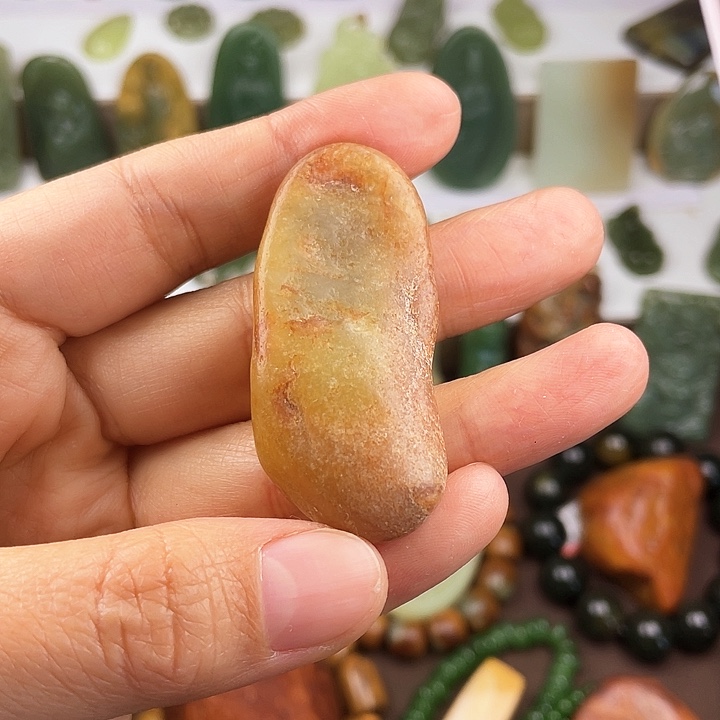 岫岩河磨玉（透闪石质玉）颈饰未镶嵌