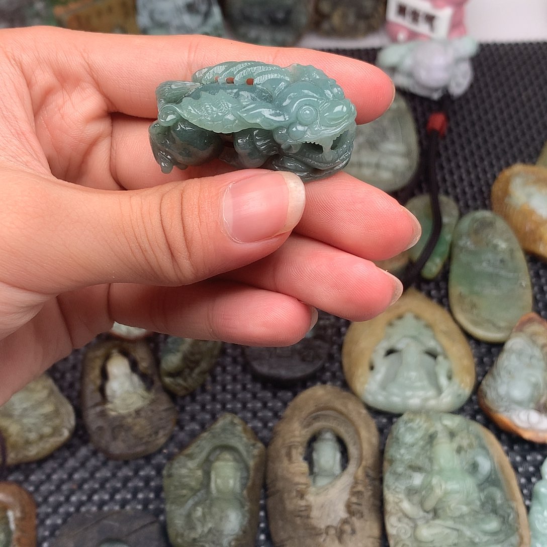 翡翠未镶嵌颈饰002