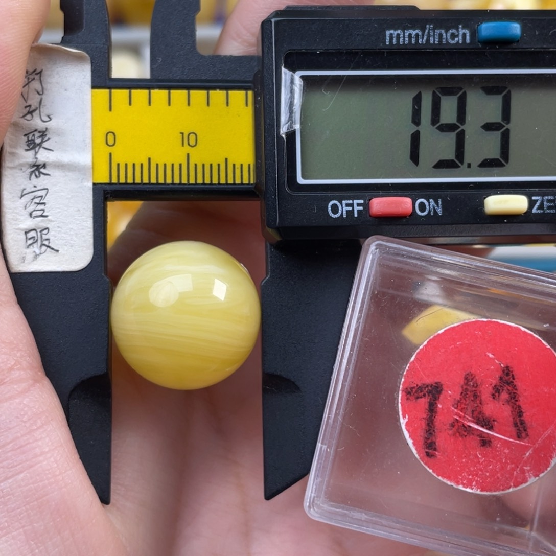 蜜蜡未镶嵌珠宝奇石