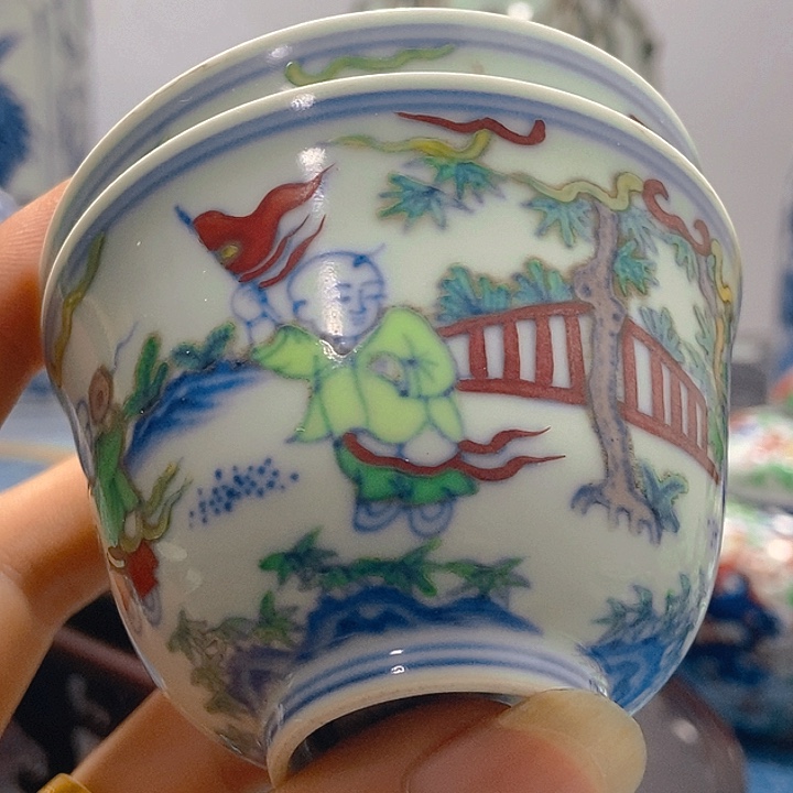 摆件人物斗彩杯子