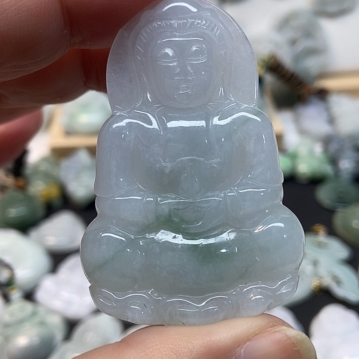 翡翠未镶嵌颈饰观音