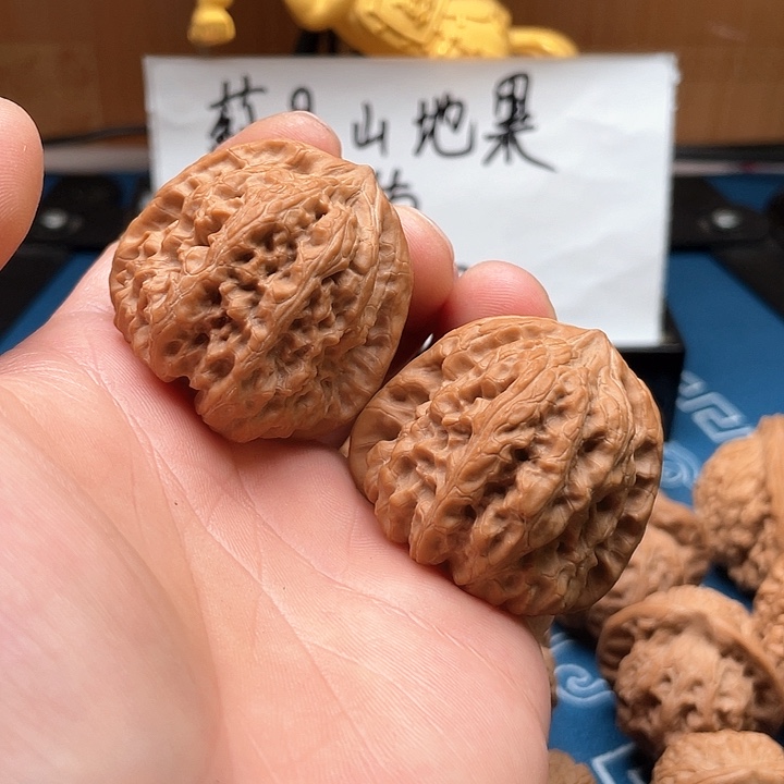 文玩核桃吊坠平谷凹底