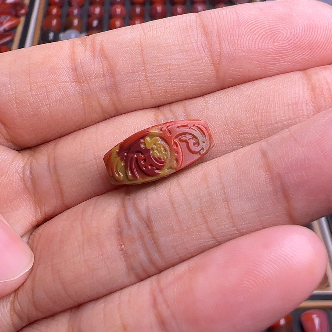南红玛瑙未镶嵌珠宝奇石