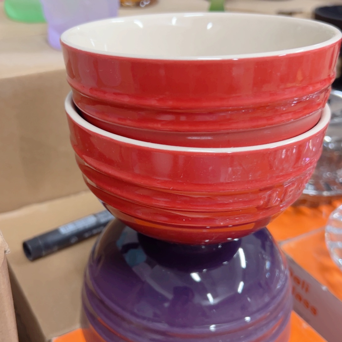 盘漂亮小姐姐的瓷12厘米碗红色