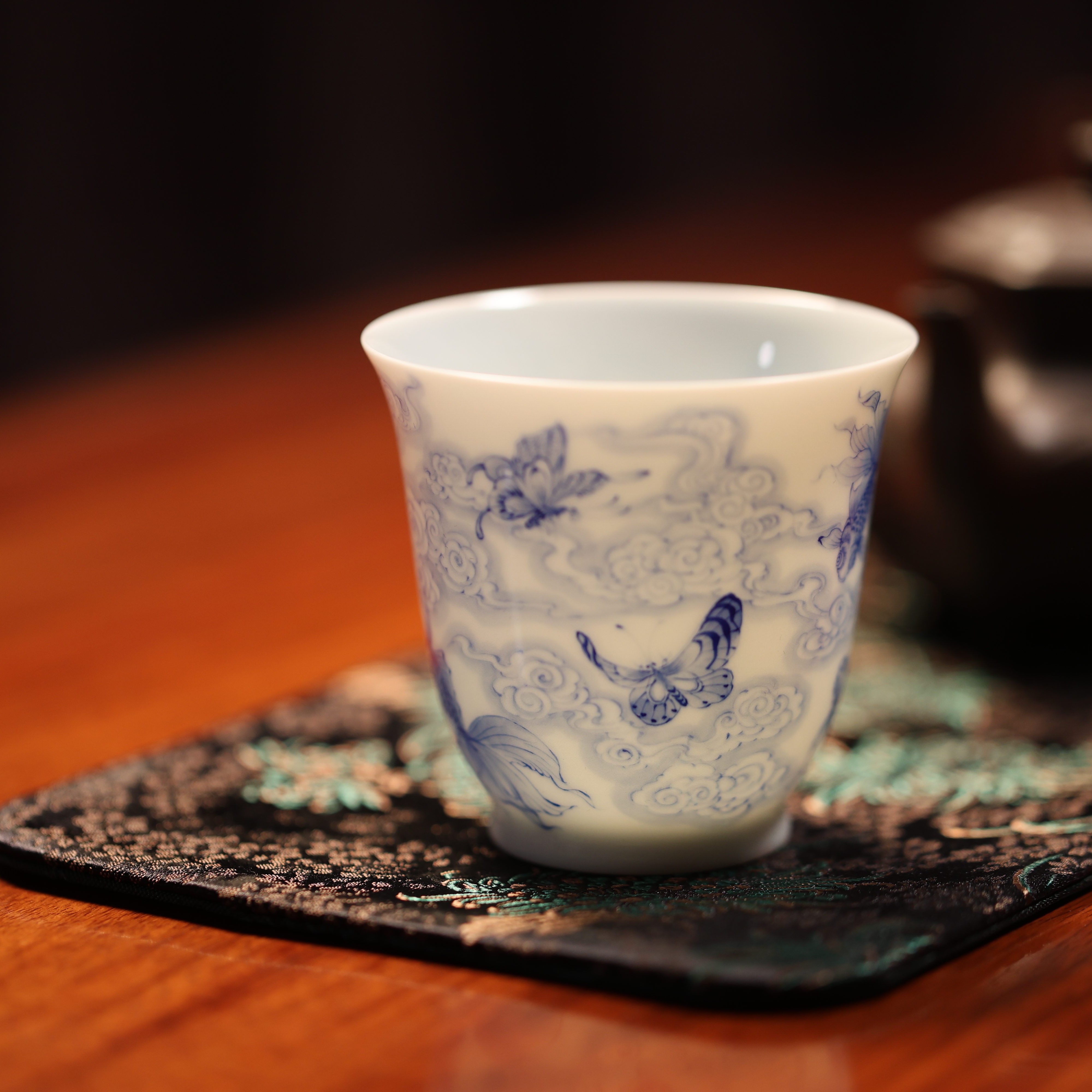 熊友根窑金鱼闹彩蝶高脚铃铛杯手工薄胎瓷器主人杯主人杯手绘家用