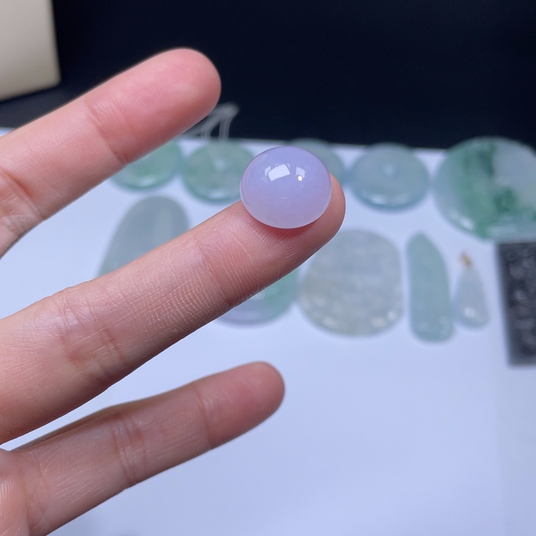 翡翠颈饰未镶嵌蛋面