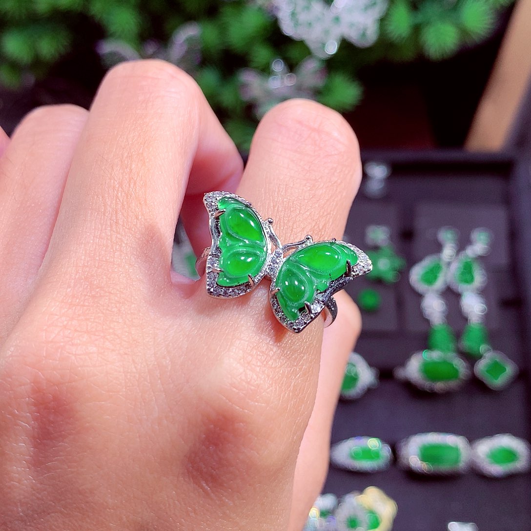 颈饰未镶嵌翡翠天然