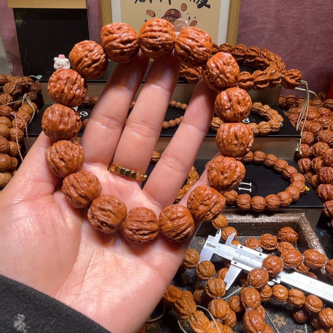 晚***。手串文玩核桃精品