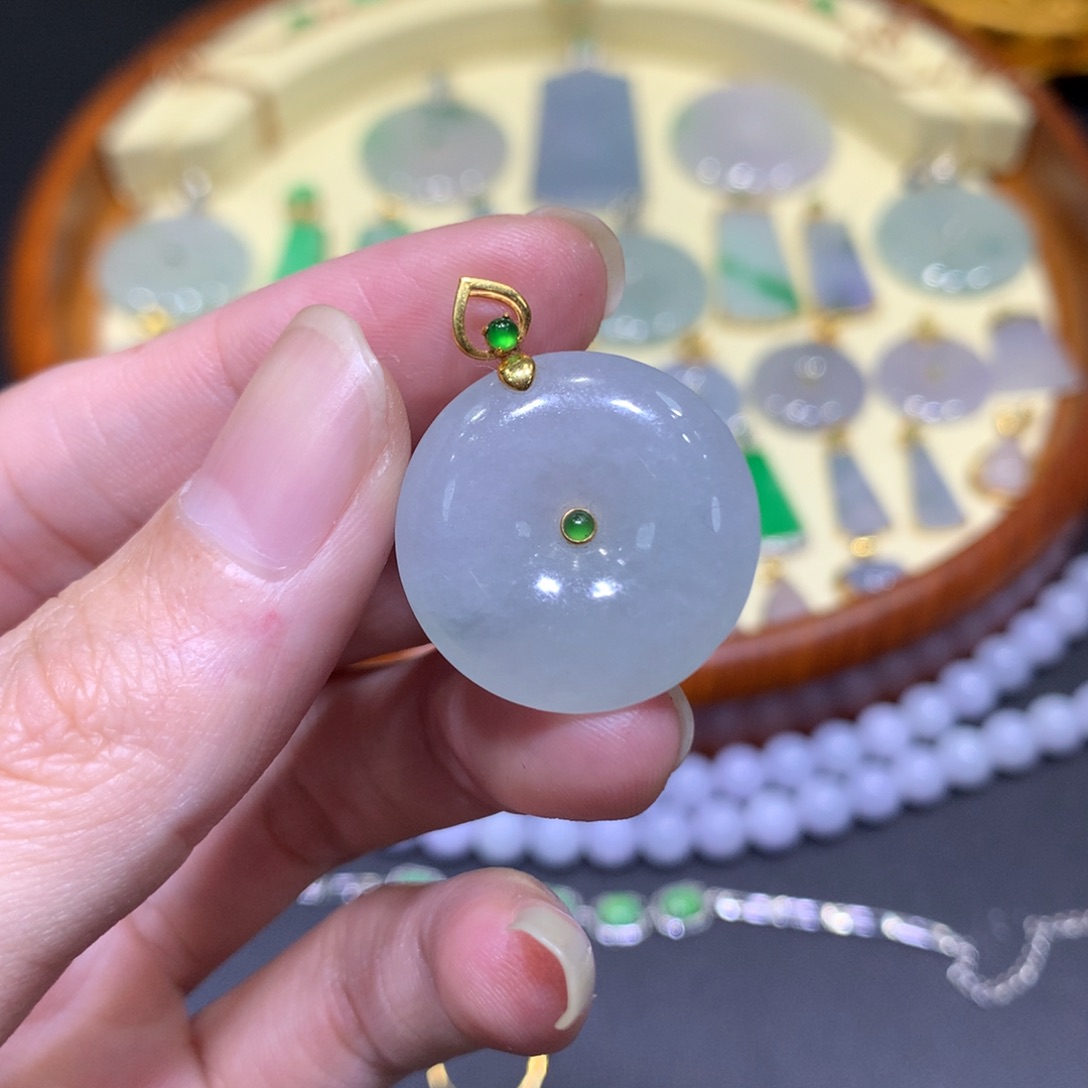 翡翠吊坠(不含链)18K金镶嵌