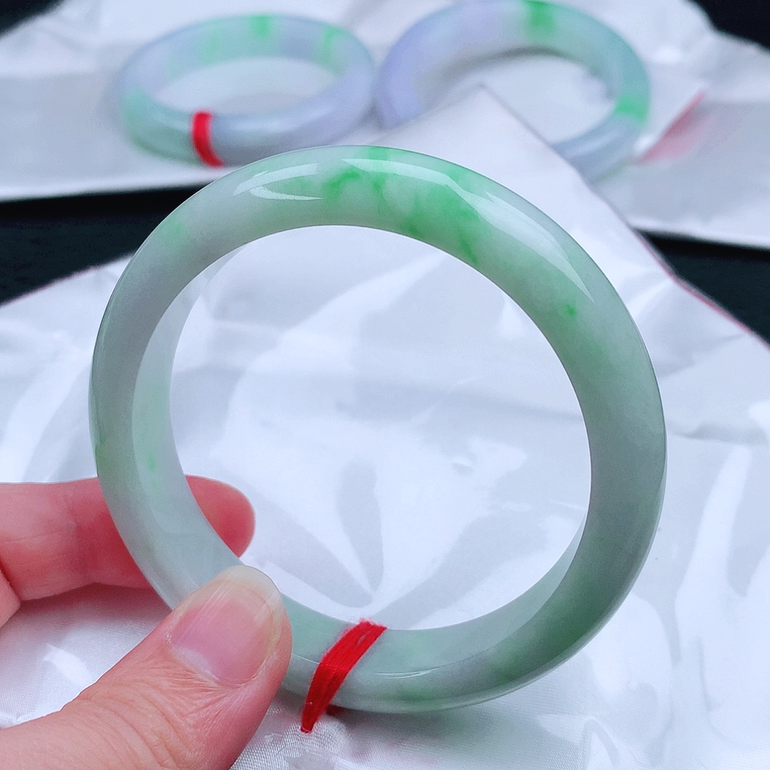 翡翠未镶嵌手镯。。