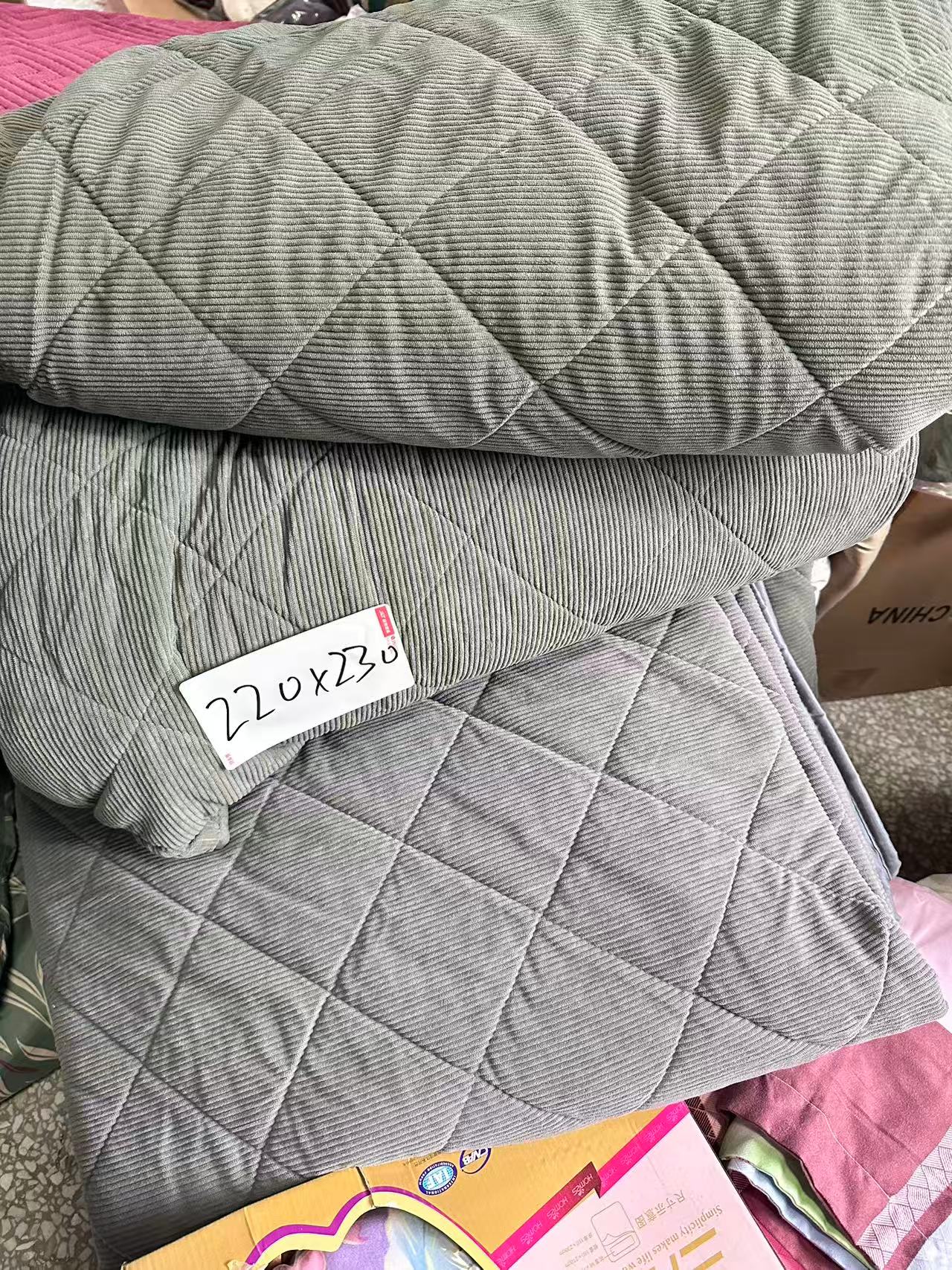 《兵哥外贸》3楼220×230杂款灯芯绒盖被 发一个 不挑色