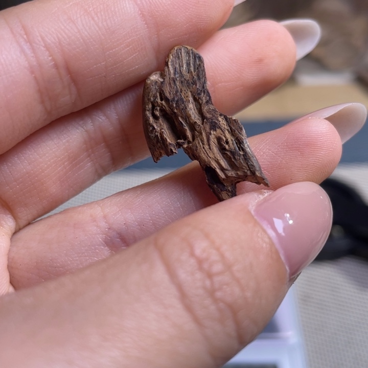 香料越南沉金丝结棋香薰料0.9克