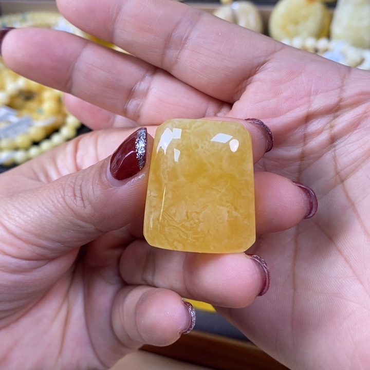 琥珀裸石未镶嵌吊坠