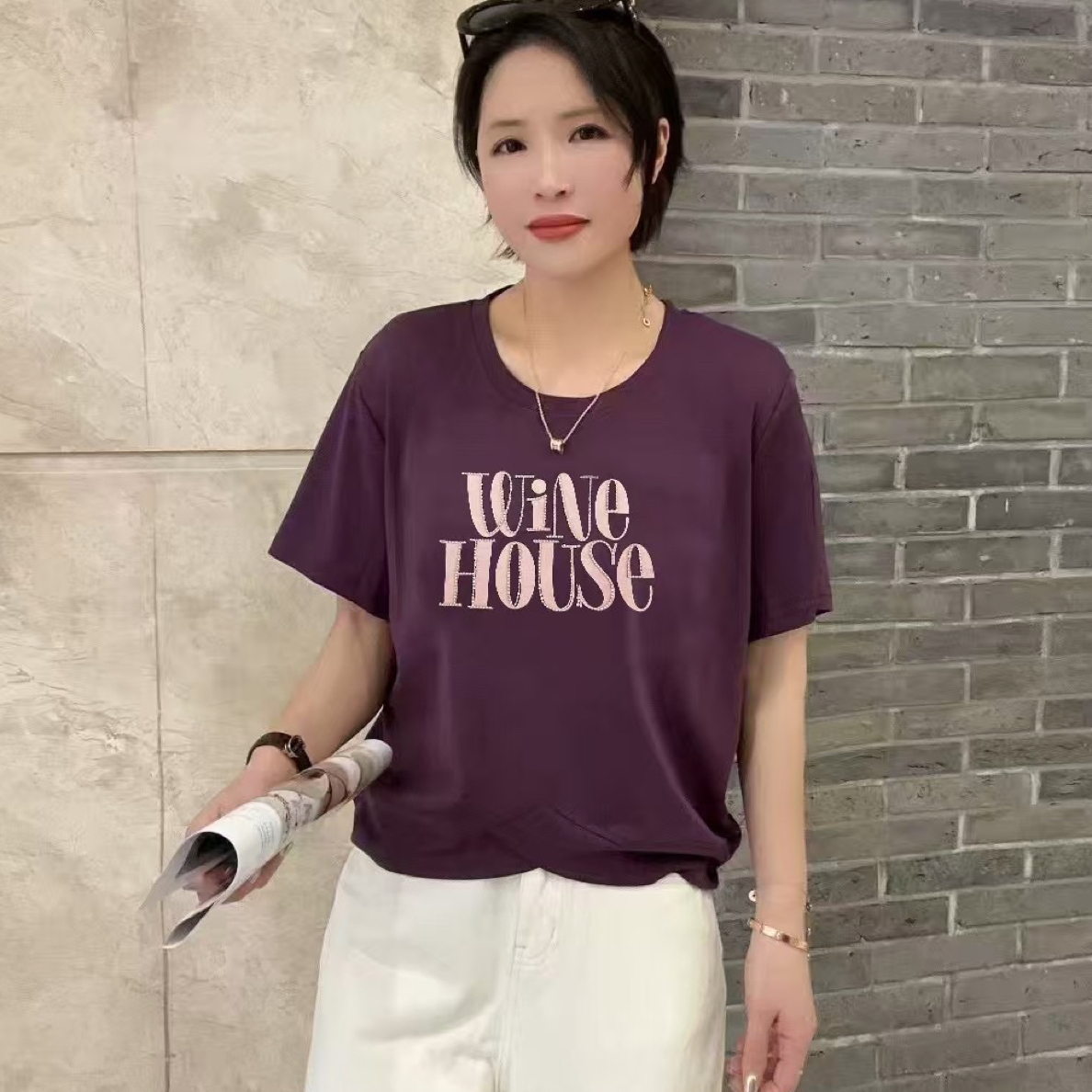 宜美多家 子雯双丝光中空绣字母交叉下摆上衣3789
