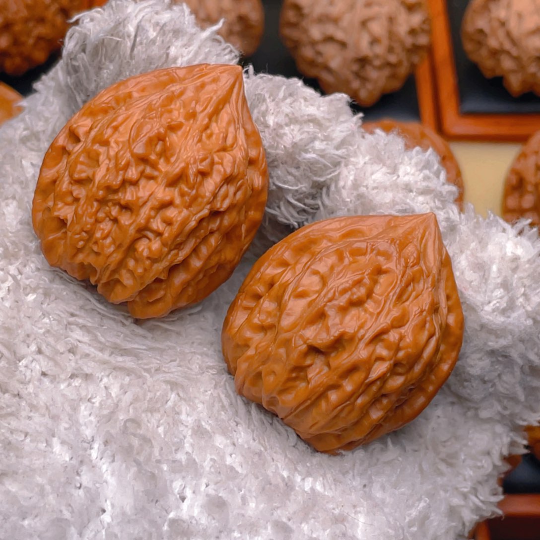 文玩核桃把件34野生鸡心