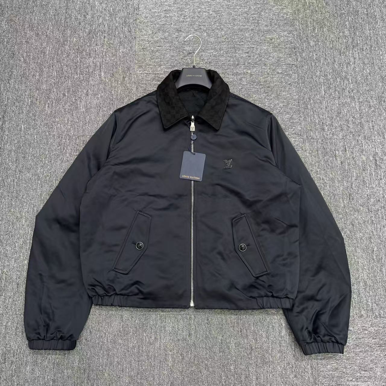 未使用 LouisVuitton/路易威登 18027 牛皮领满印老花双面穿 50