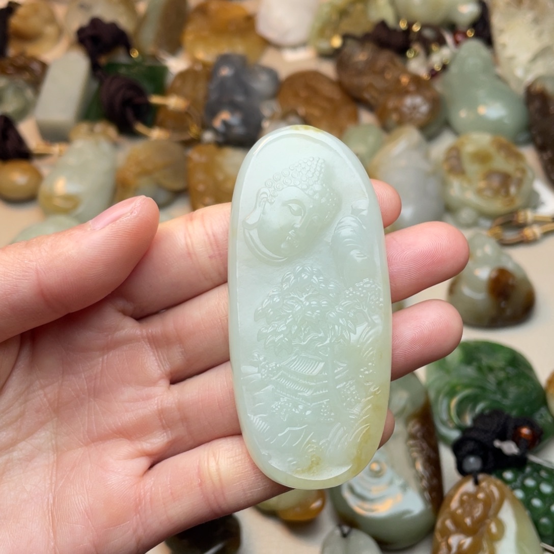 旭***九和田玉未镶嵌颈饰