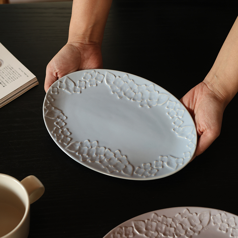 【瑕疵】绣球浮雕椭圆盘-淡蓝色 23×15.3×1.5cm